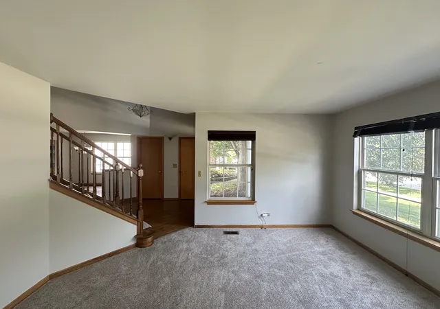 Photo 3 of Single family home for sale at 285 Shipland Dr, Crystal Lake, IL 60012 | MLS# 12700658 | Listing updated on 2026-10-08
