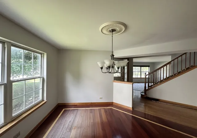 Photo 4 of Single family home for sale at 285 Shipland Dr, Crystal Lake, IL 60012 | MLS# 12700658 | Listing updated on 2026-10-08