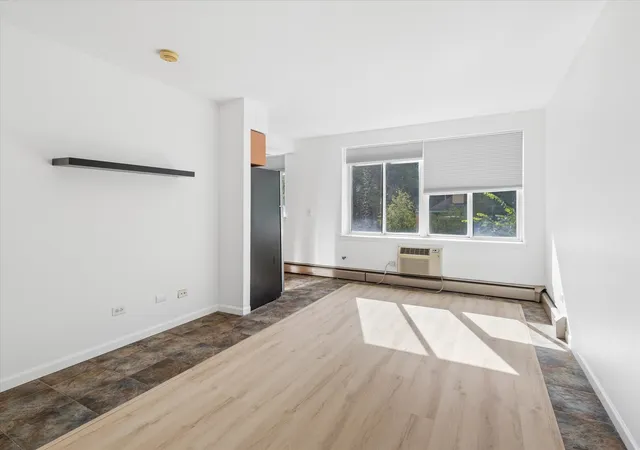 Listing Photo 3 - Condo for sale in building located at 539 W Stratford Pl, Chicago, IL 60657 - Unit #408