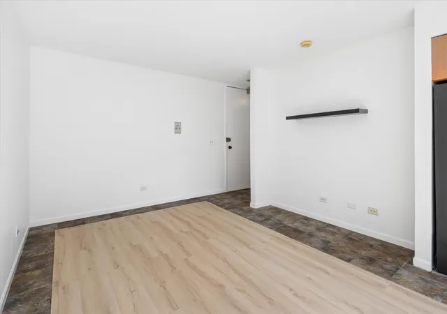Listing Photo 4 - Condo for sale in building located at 539 W Stratford Pl, Chicago, IL 60657 - Unit #408