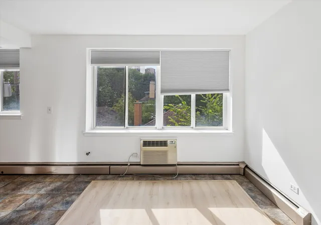 Listing Photo 5 - Condo for sale in building located at 539 W Stratford Pl, Chicago, IL 60657 - Unit #408