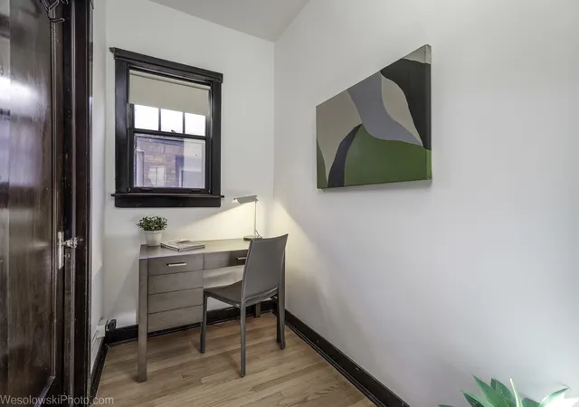 Photo 4 of Townhouse for sale at 1522 E 59th Street #3E, Chicago, IL 60637 | MLS# 12700676 | Listing updated on 2026-09-25
