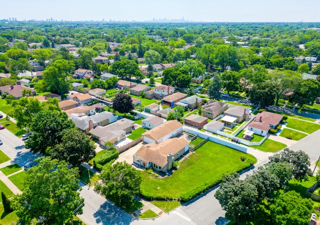 1st image of 5261 Mulford St, Skokie, IL 60077 | MLS# 12700681