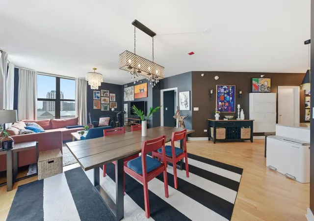 Homes for sale in Chicago, IL | 1101 S State St St, Chicago, IL 60605