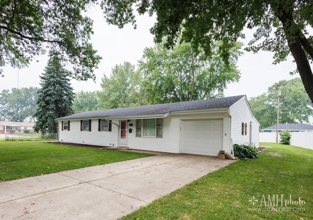 2nd image of 631 Robert Dr, Bourbonnais, IL 60914 | MLS# 12700690
