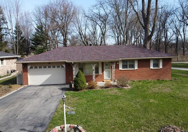 Homes for sale in Kankakee, IL | 2775 E Riverview Dr, Kankakee, IL 60901 | MLS# 12700707