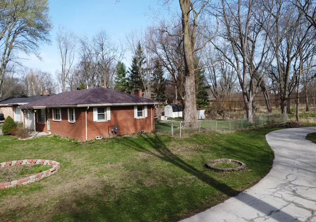 Homes for sale in Kankakee, IL | 2775 E Riverview Dr, Kankakee, IL 60901 | MLS# 12700707