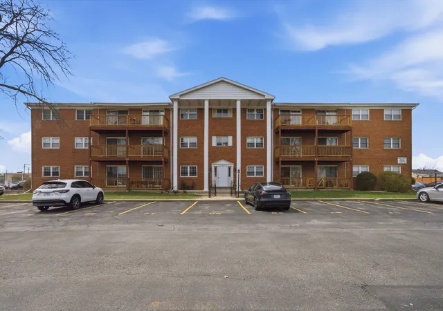 Photo 1 of Condo for sale at 6135 W 94th Street #C8, Oak Lawn, IL 60453 | MLS# 12700708 | Listing updated on 2026-09-12