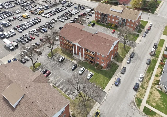 Listing Photo 2 - Condo for sale in building located at 6135 W 94Th St, Oak Lawn, IL 60453 - Unit #C8