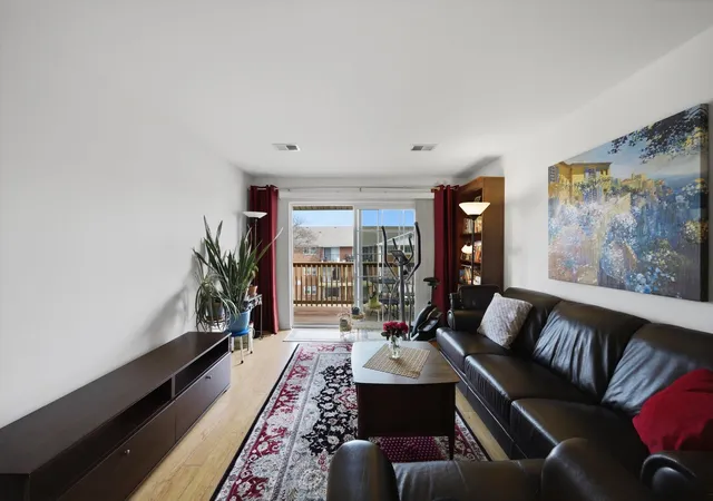 Listing Photo 3 - Condo for sale in building located at 6135 W 94Th St, Oak Lawn, IL 60453 - Unit #C8