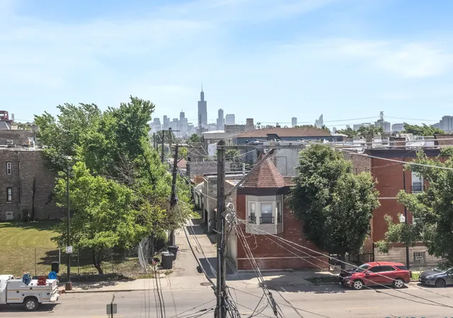 2nd image of 2809 W Washington Blvd, Chicago, IL 60612