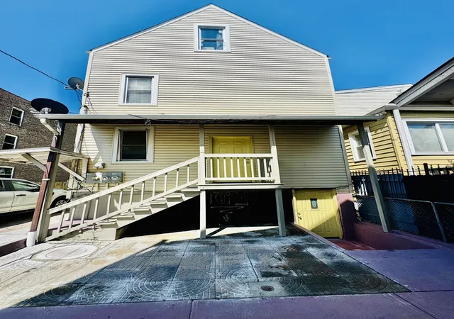 Homes for sale in Chicago, IL | 4833 S Honore St, Chicago, IL 60609 | MLS# 12700738