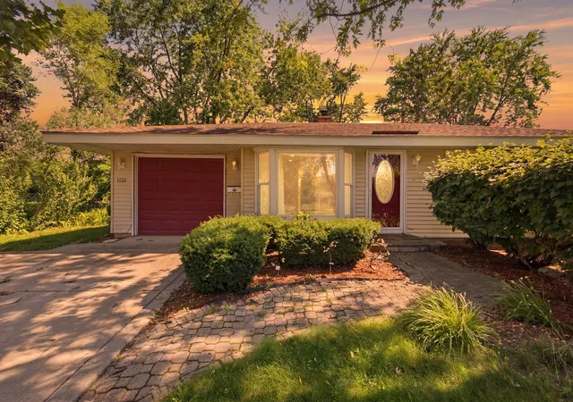 2nd image of 1624 W Weathersfield Wy, Schaumburg, IL 60193 | MLS# 12700760