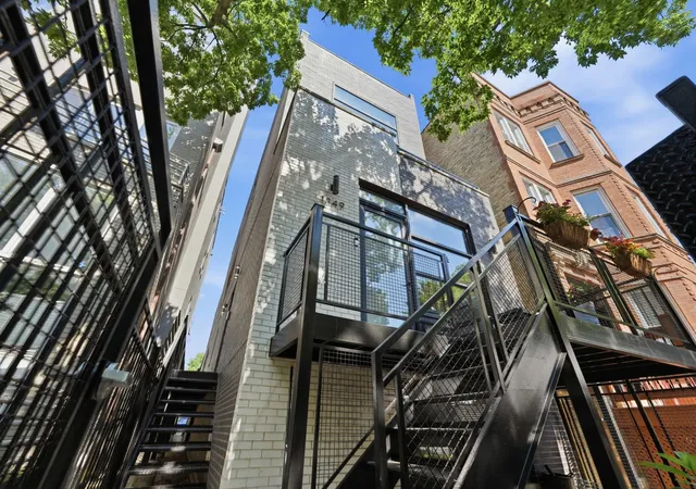 Homes for sale in Chicago, IL | 1349 N Leavitt St #1A, Chicago, IL 60622 | MLS# 12700764