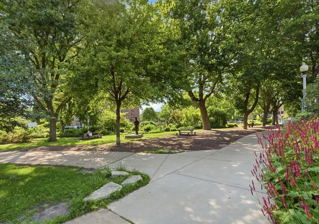 Homes for sale in Chicago, IL | 1349 N Leavitt Street, Chicago, IL 60622 | Houzeo