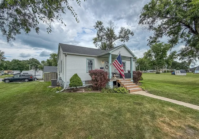 Photo 2 of Sale Pending at 626 N Carico St, Tuscola, IL 61953 | MLS# 12700771 | Listing updated on 2026-08-25