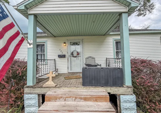 Photo 3 of Sale Pending at 626 N Carico St, Tuscola, IL 61953 | MLS# 12700771 | Listing updated on 2026-08-25
