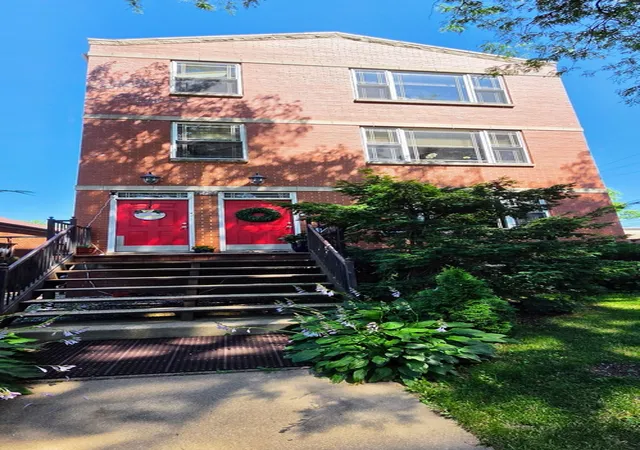 Homes for sale in Chicago, IL | 7223 N Oakley Ave #2W, Chicago, IL 60645 | MLS# 12700776