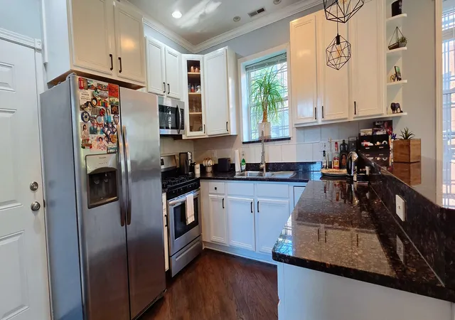 Homes for sale in Chicago, IL | 7223 N Oakley Ave #2W, Chicago, IL 60645 | MLS# 12700776