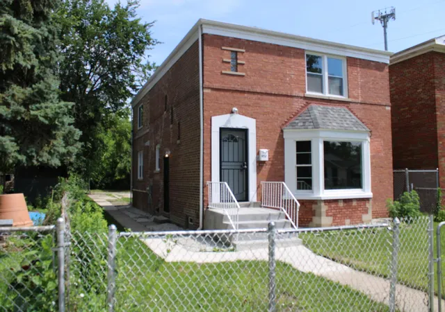 Homes for sale in Chicago, IL | 1052 W 111th Pl, Chicago, IL 60643 | MLS# 12700793