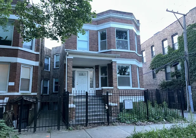 Homes for sale in Chicago, IL | 6018 S Eberhart Ave, Chicago, IL 60637 | MLS# 12700802