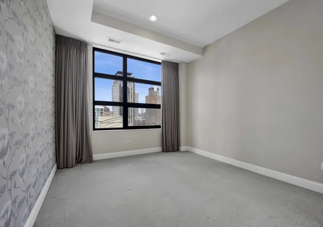 Homes for sale in Chicago, IL | 101 W Superior Street, Chicago, IL 60654 | Houzeo