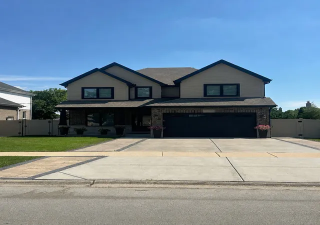 1st image of 6558 W 85th St, Burbank, IL 60459 | MLS# 12700813