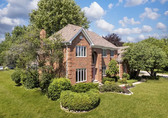 Homes for sale in Crystal Lake, IL | 1099 Boneset Dr, Crystal Lake, IL 60014 | MLS# 12700840