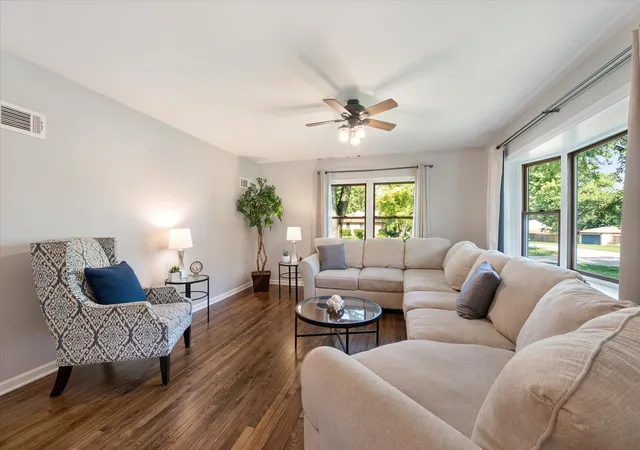 2nd image of 16w661 White Pine Rd, Bensenville, IL 60106 | MLS# 12700843