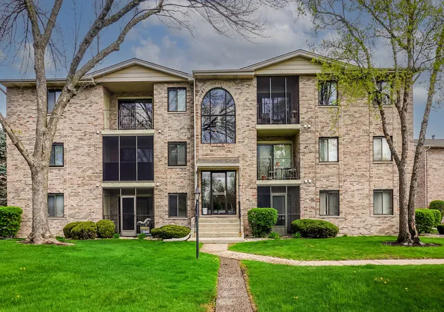 2nd image of 4926 134th St #210, Crestwood, IL 60418 | MLS# 12700844