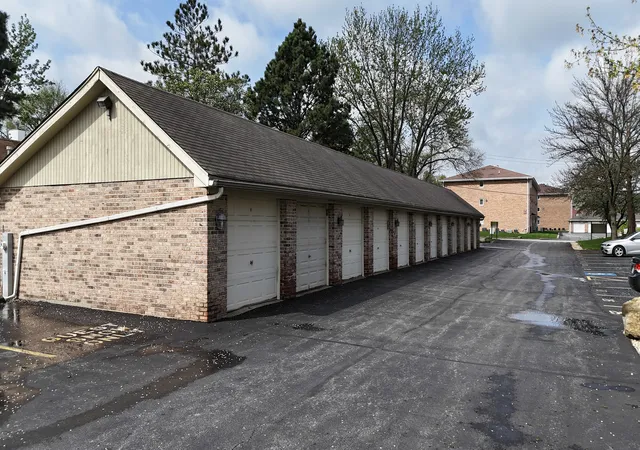 2nd image of 4926 134Th St, Crestwood, IL 60418