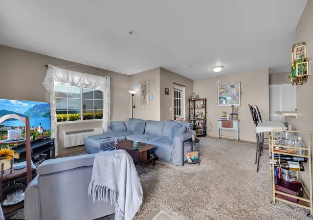 Listing Photo 5 - Condo for sale in building located at 122 Bertram Dr, Yorkville, IL 60560 - Unit #D