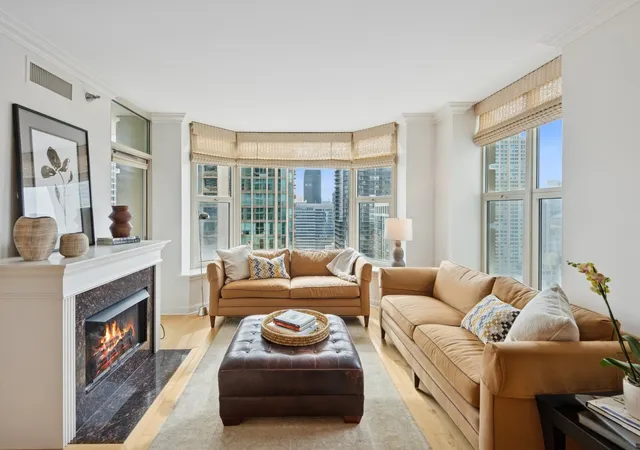 4th image of 25 E Superior St #3903, Chicago, IL 60611 | MLS# 12700884