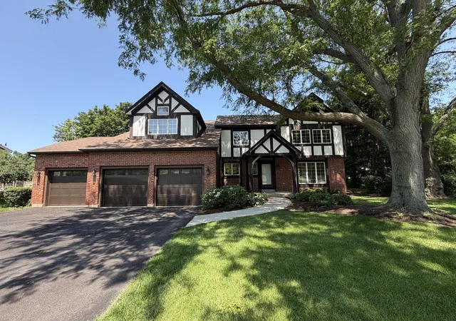 Homes for sale in Sleepy Hollow, IL | 732 Jamestowne Rd, Sleepy Hollow, IL 60118 | MLS# 12700912
