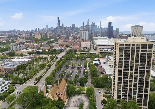 Homes for sale in Chicago, IL | 2605 S Indiana Avenue, Chicago, IL 60616 | Houzeo