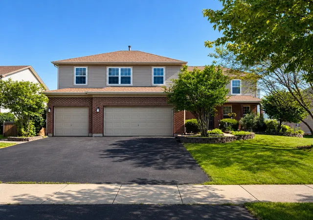 Homes for sale in Bolingbrook, IL | 749 Lindsey Ln, Bolingbrook, IL 60440 | MLS# 12700914