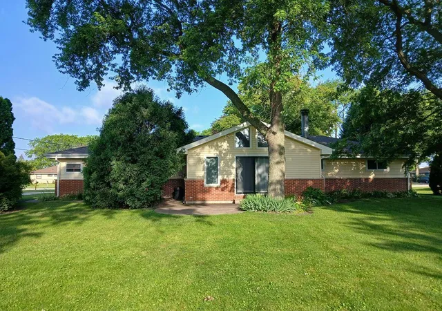 Homes for sale in Prospect Heights, IL | 121 N Mandel Ln, Prospect Heights, IL 60070 | MLS# 12700922
