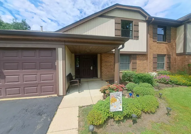 Homes for sale in Schaumburg, IL | 1232 Plum Tree Court, Schaumburg, IL 60193 | Houzeo