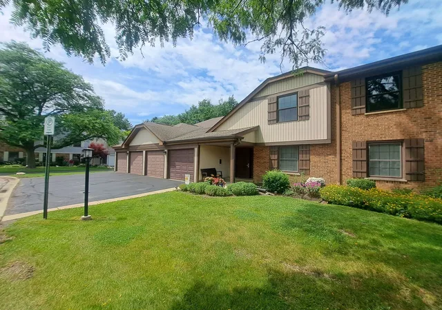 Homes for sale in Schaumburg, IL | 1232 Plum Tree Ct #A1, Schaumburg, IL 60193 | MLS# 12700954