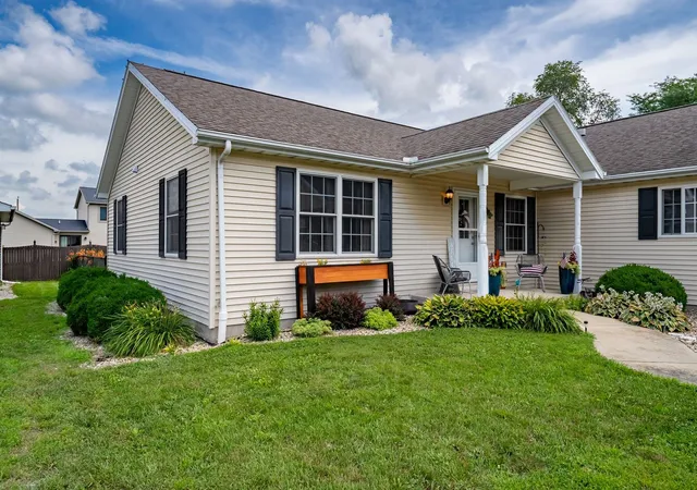 Homes for sale in Heyworth, IL | 503 W Randolph St #D, Heyworth, IL 61745 | MLS# 12700956