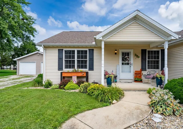 Homes for sale in Heyworth, IL | 503 W Randolph St #D, Heyworth, IL 61745 | MLS# 12700956