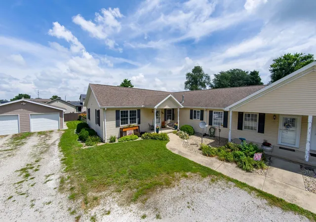 Homes for sale in Heyworth, IL | 503 W Randolph St #D, Heyworth, IL 61745 | MLS# 12700956