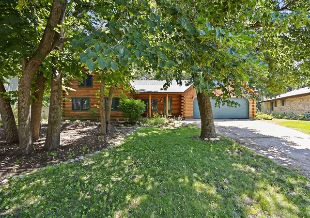 Homes for sale in Shorewood, IL | 1112 Valencia Dr, Shorewood, IL 60404 | MLS# 12700978