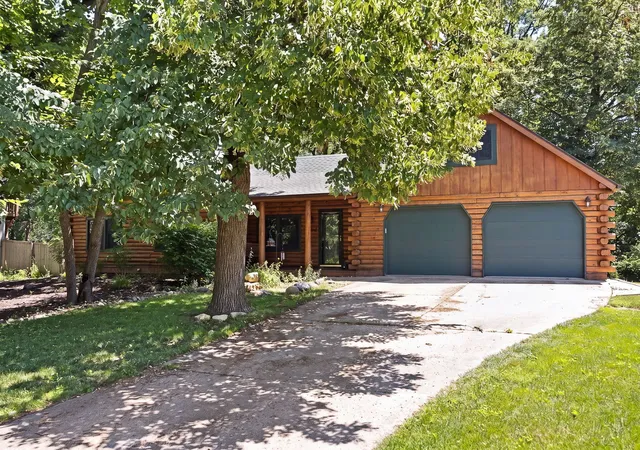 Homes for sale in Shorewood, IL | 1112 Valencia Dr, Shorewood, IL 60404 | MLS# 12700978
