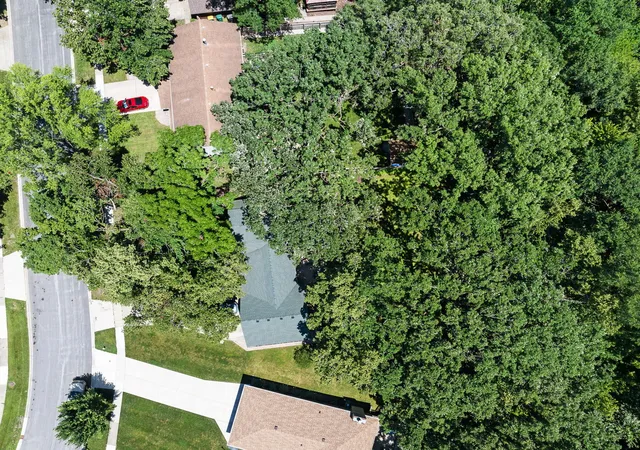 Homes for sale in Shorewood, IL | 1112 Valencia Dr, Shorewood, IL 60404 | MLS# 12700978