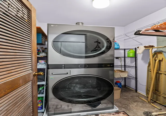 2nd image of 196 Grv Ave, Des Plaines, IL 60016