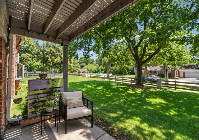 Photo 3 of Condo for sale at 196 Grove Ave #B, Des Plaines, IL 60016 | MLS# 12700992 | Listing updated on 2026-10-03