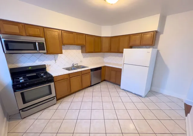 Homes for sale in Chicago, IL | 115 E 60Th St, Chicago, IL 60637