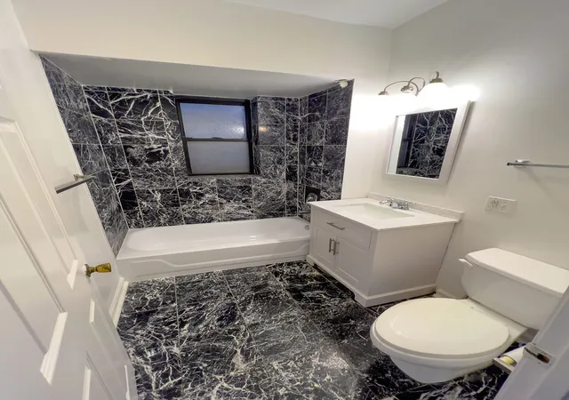 Homes for sale in Chicago, IL | 115 E 60Th St, Chicago, IL 60637