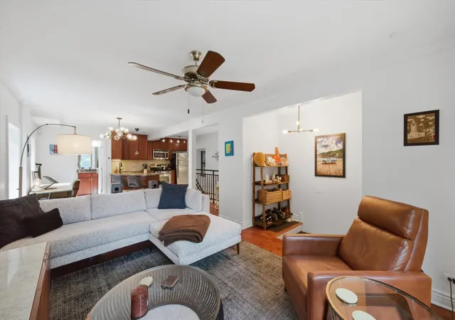 4th image of 2013 W Crystal St, Chicago, IL 60622